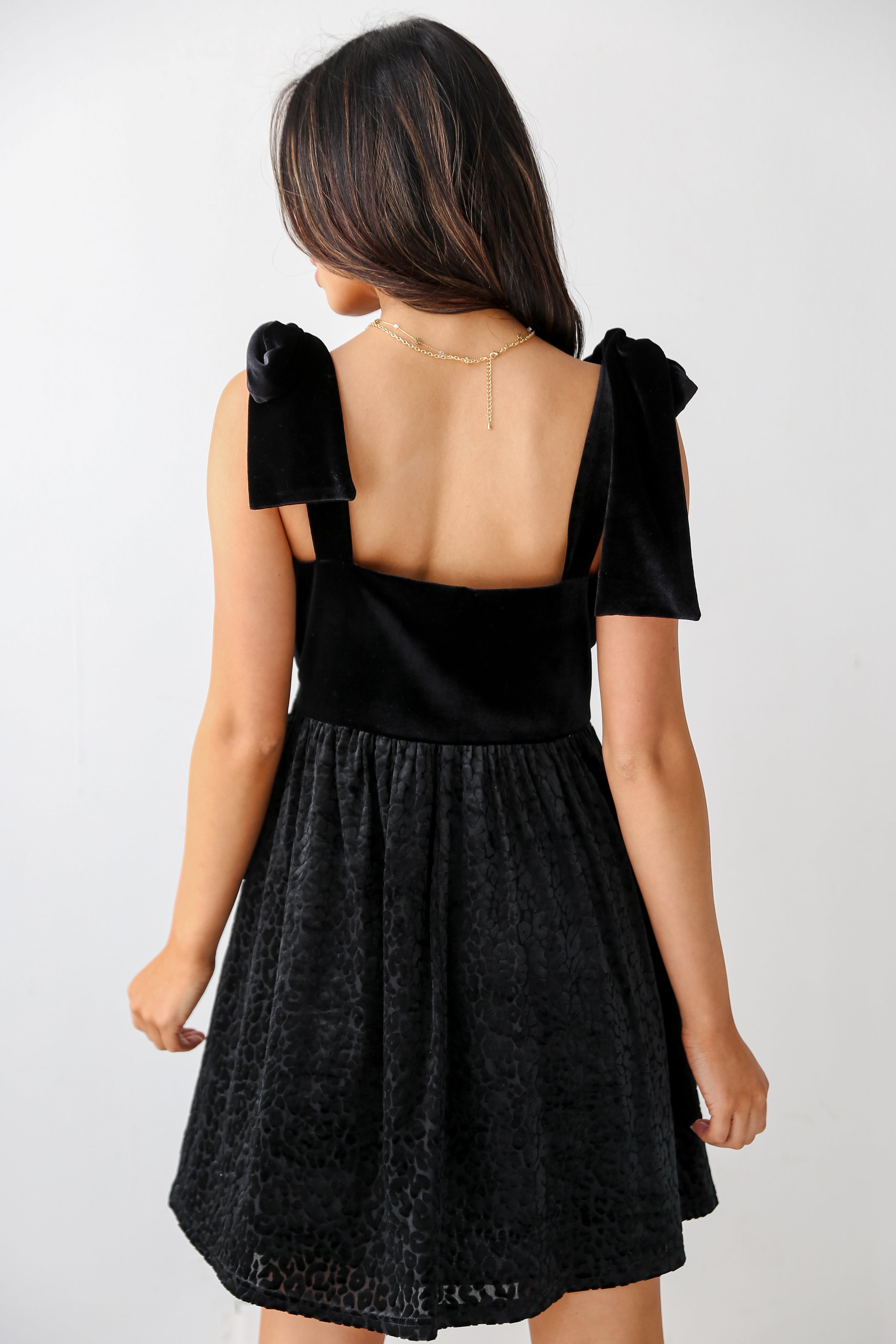 trendy black dress