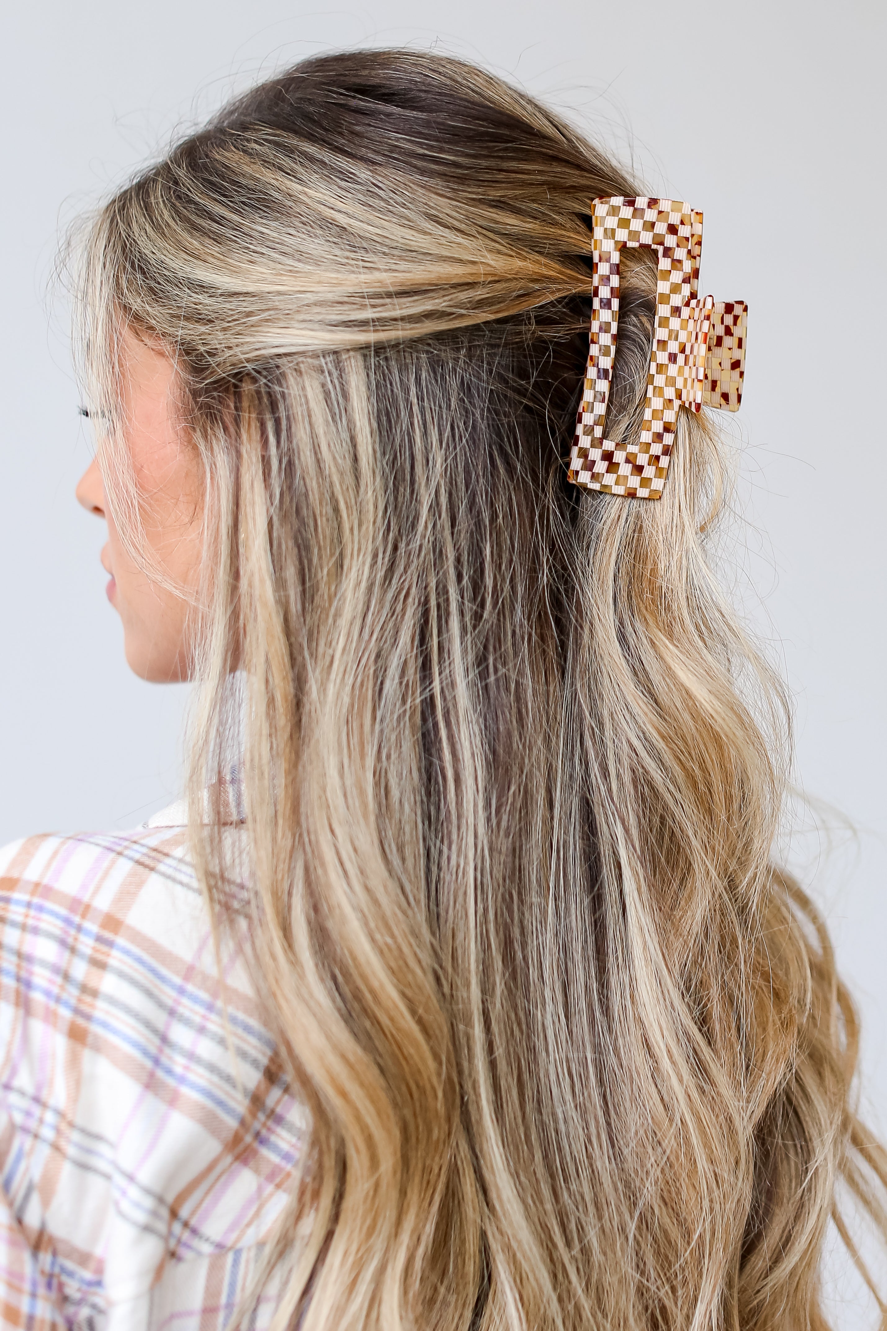 brown Acrylic Checkered Claw Hair Clip on dress up model