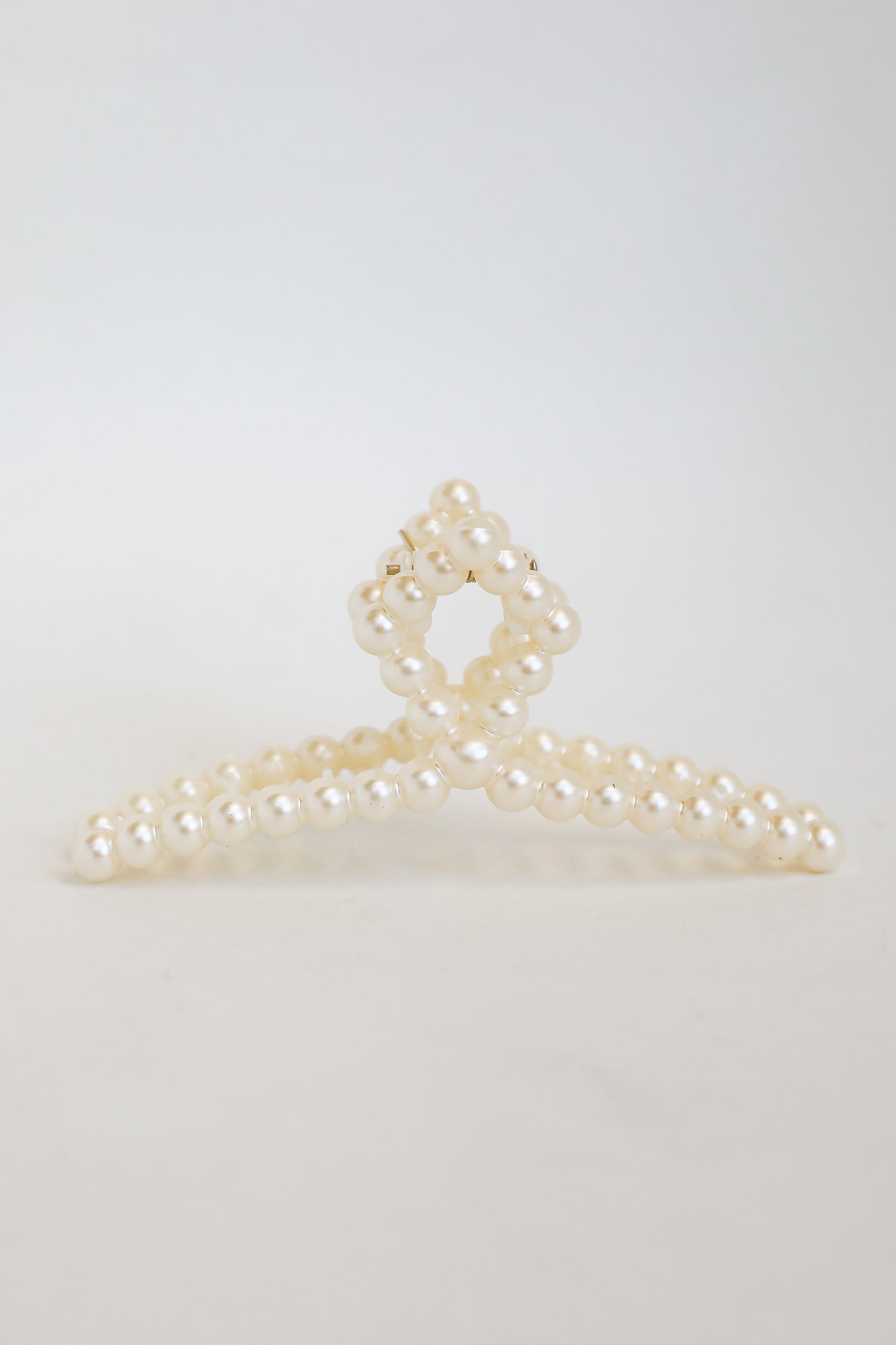 Posh Brilliance White Pearl Claw Hair Clip