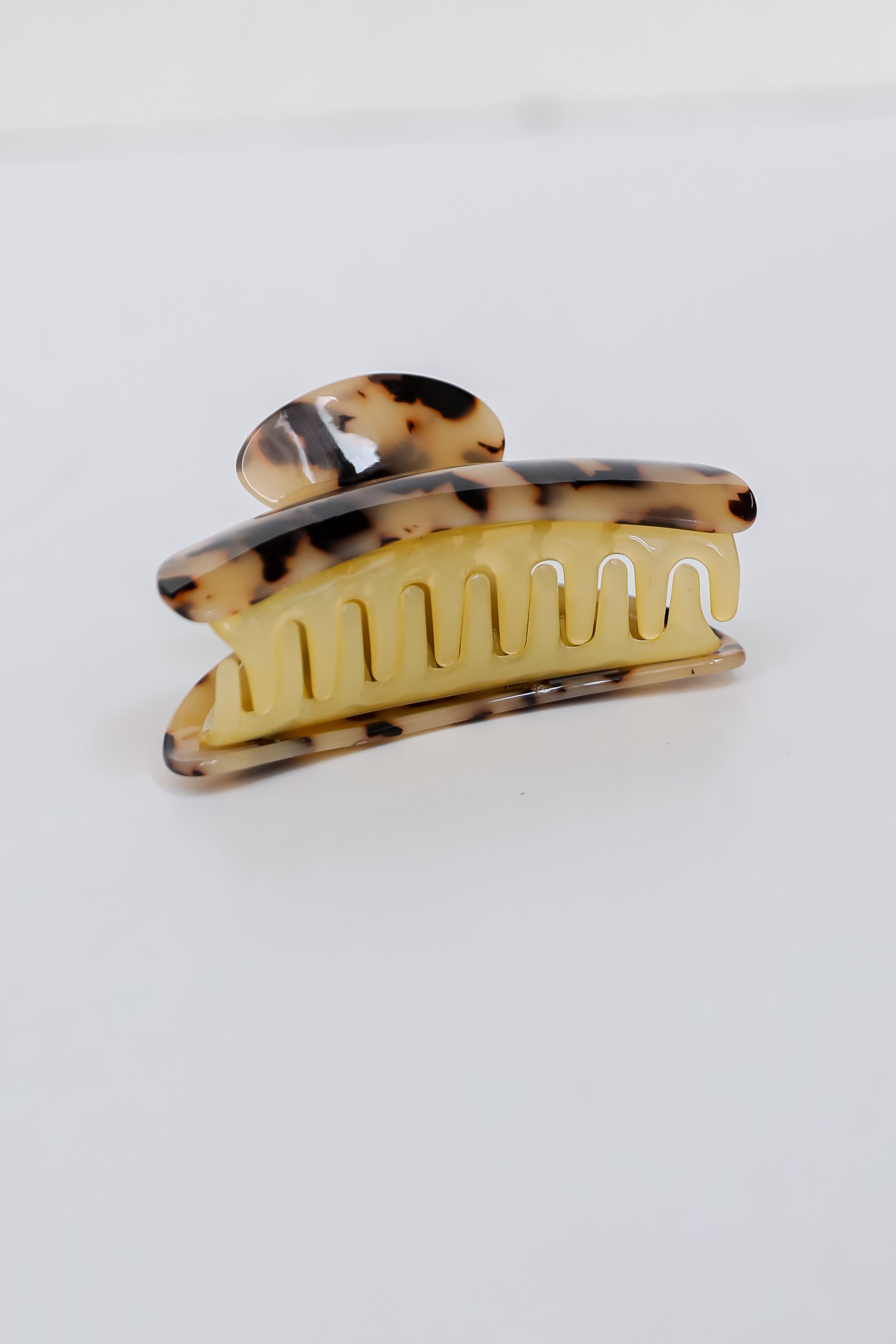 Elevated Touch Tortoise Acrylic Claw Hair Clip