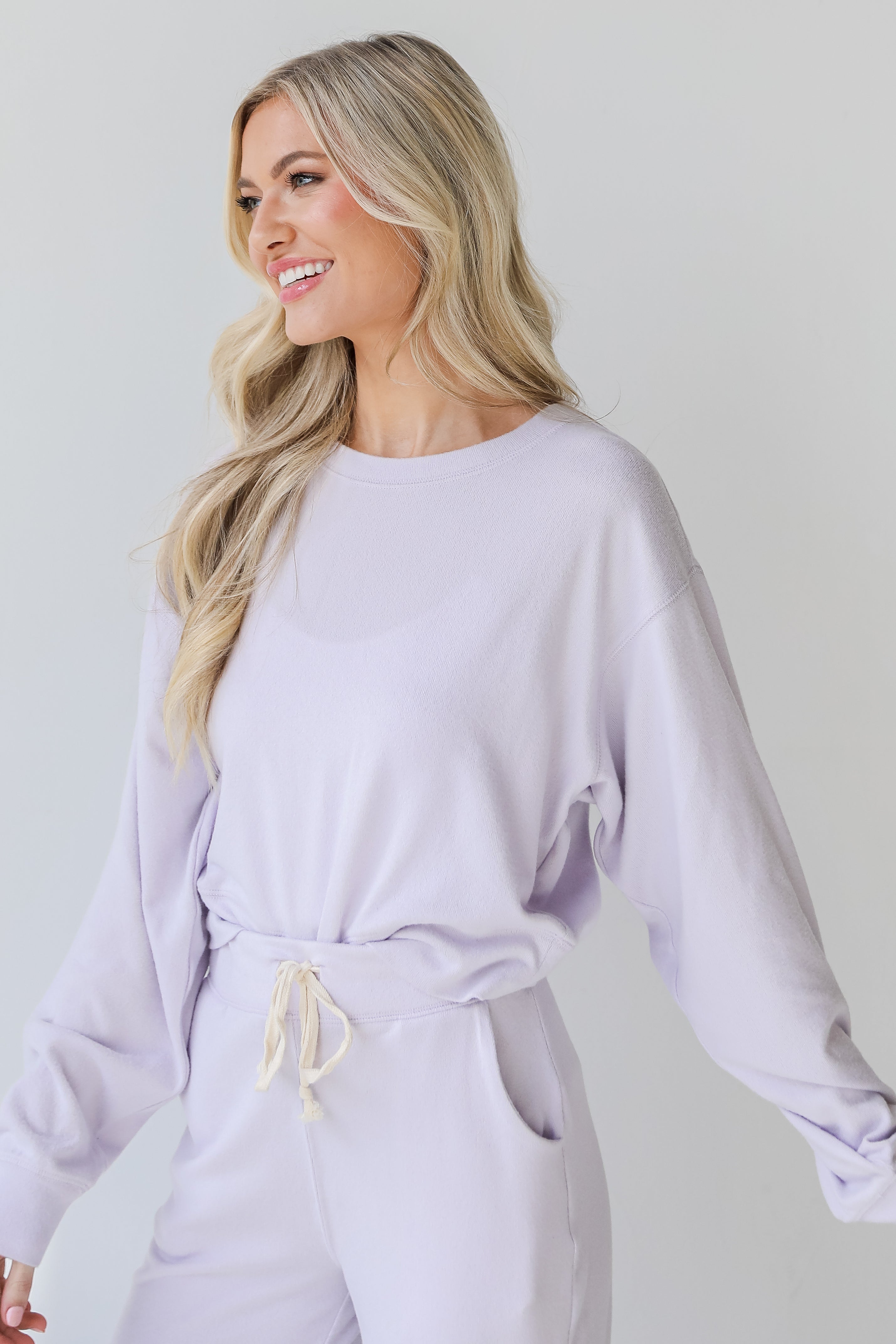 Pullover in lilac side view