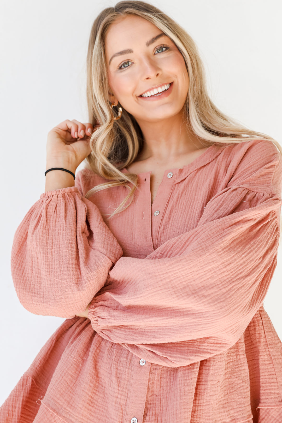 Linen Blouse in blush close up