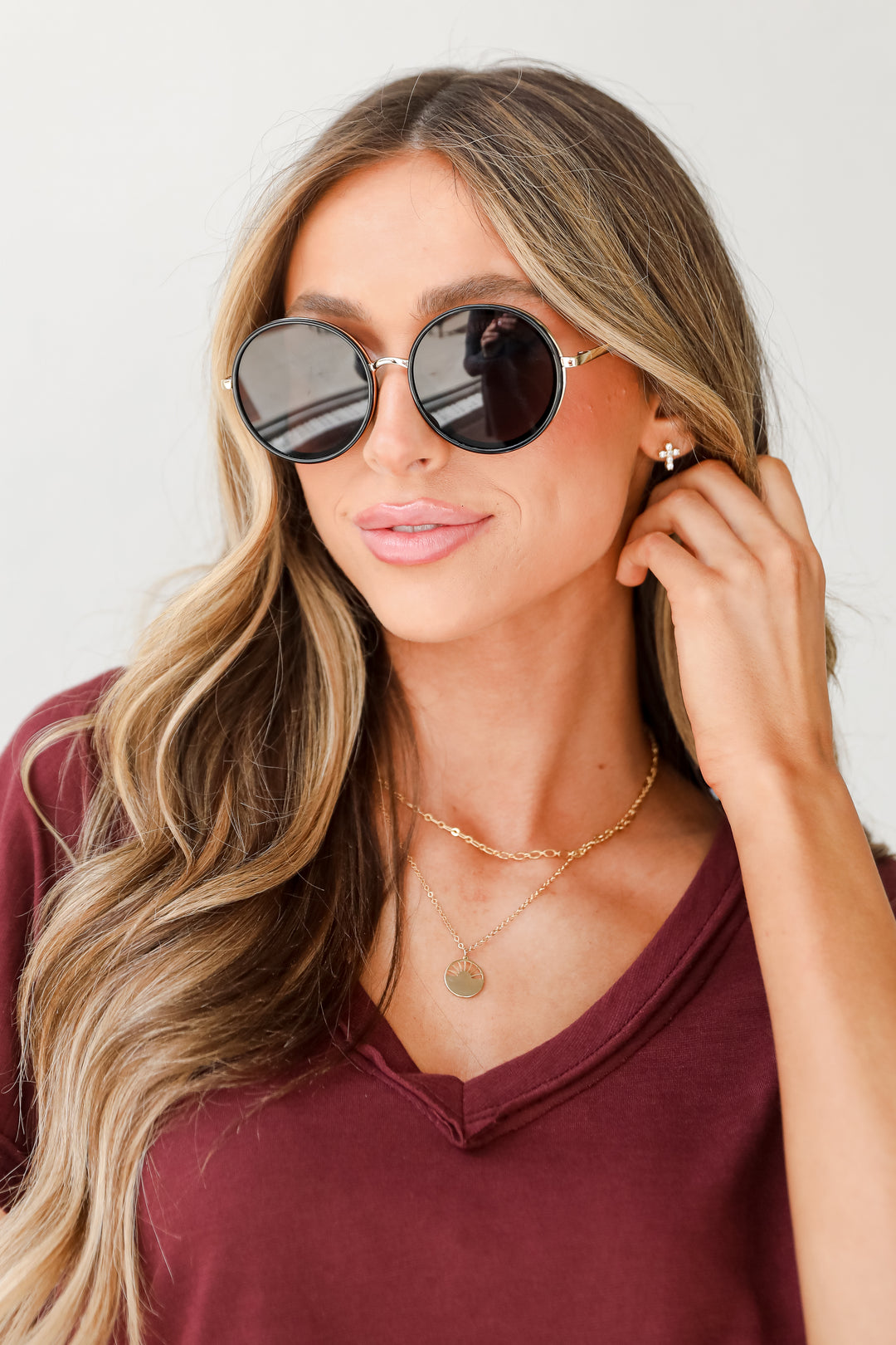 black Circle Sunglasses on dress up model