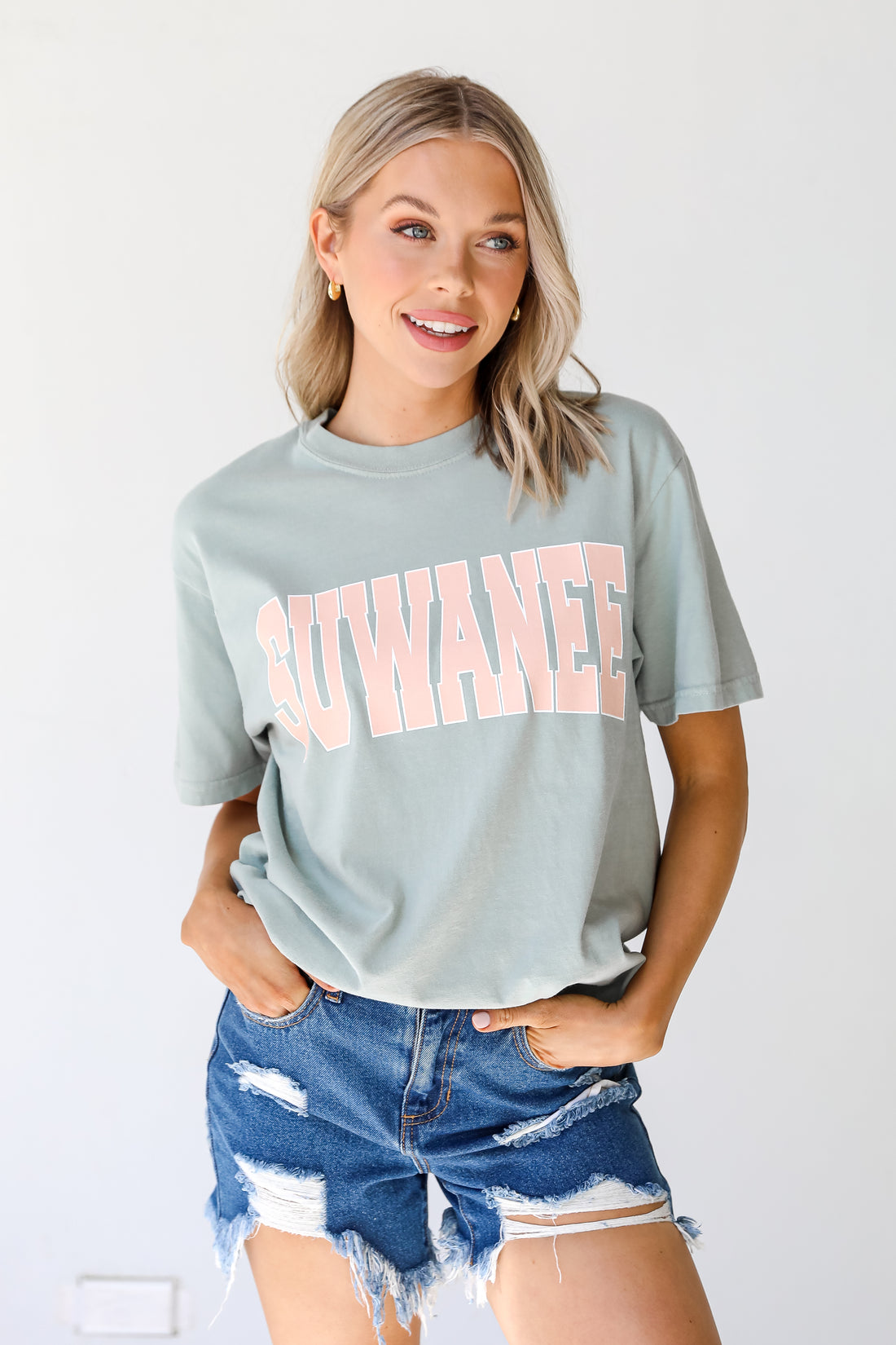 Sage Suwanee Tee on model